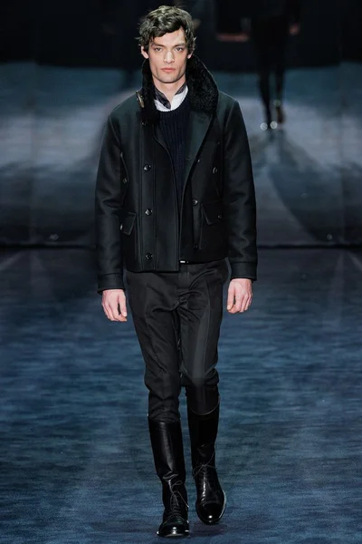 Look 32